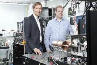 Martti Heinonen and Anders Wallin by the optical clock at VTT MIKES